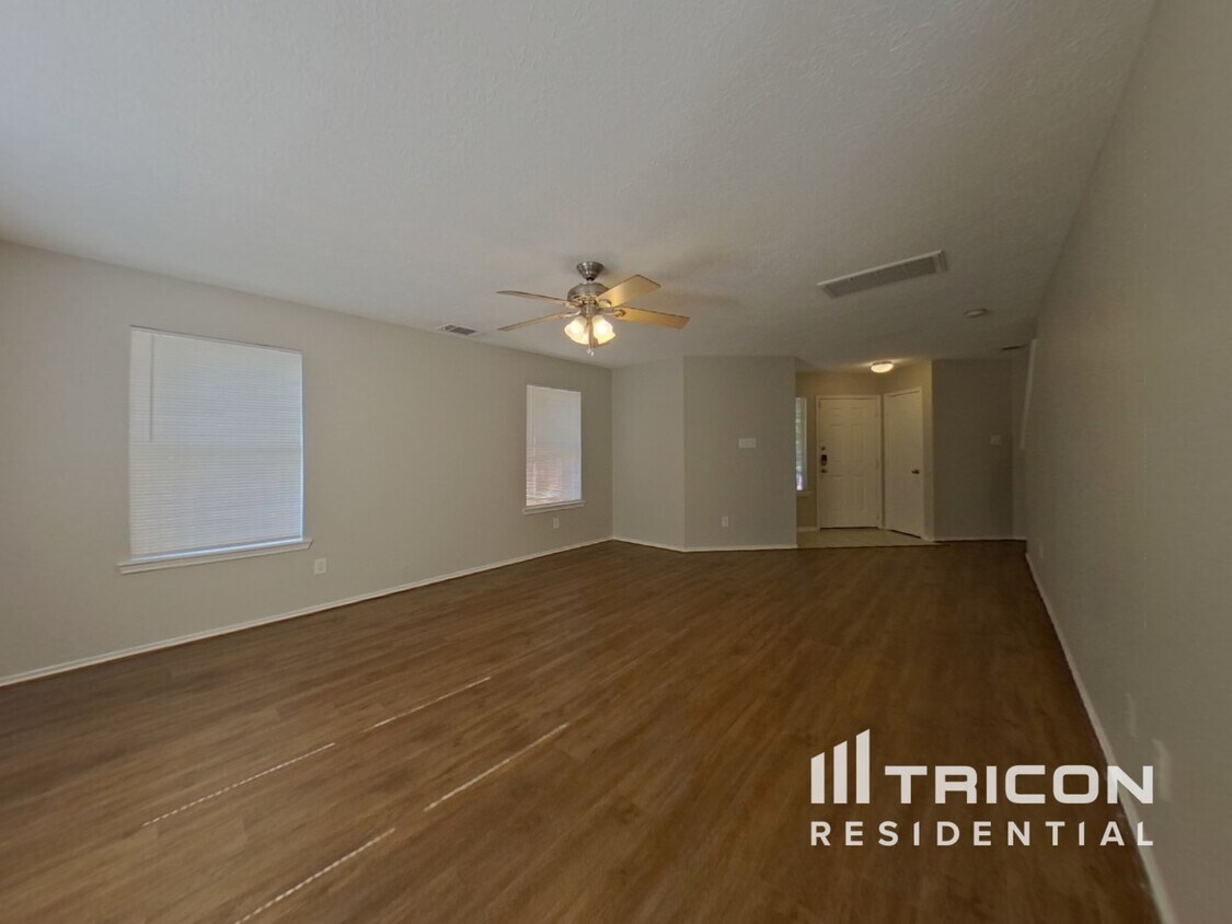 Building Photo - 33107 Cottonwood Bend