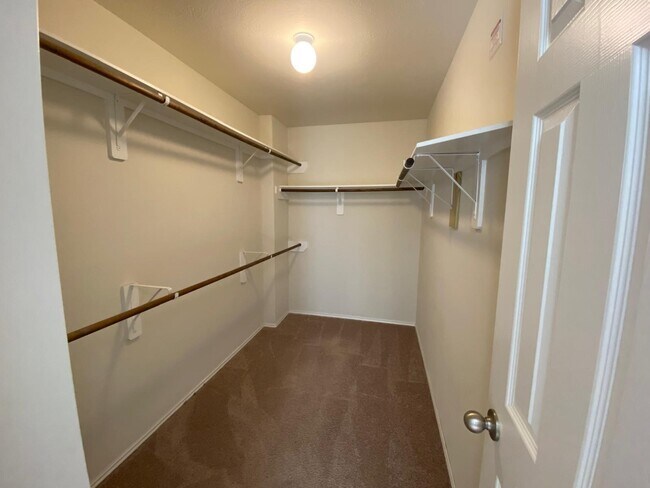 Building Photo - 1515 Daffodil Rd