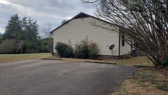 Building Photo - 2082 Dogtown Rd