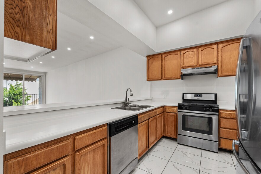 Building Photo - 1559 Winona Blvd