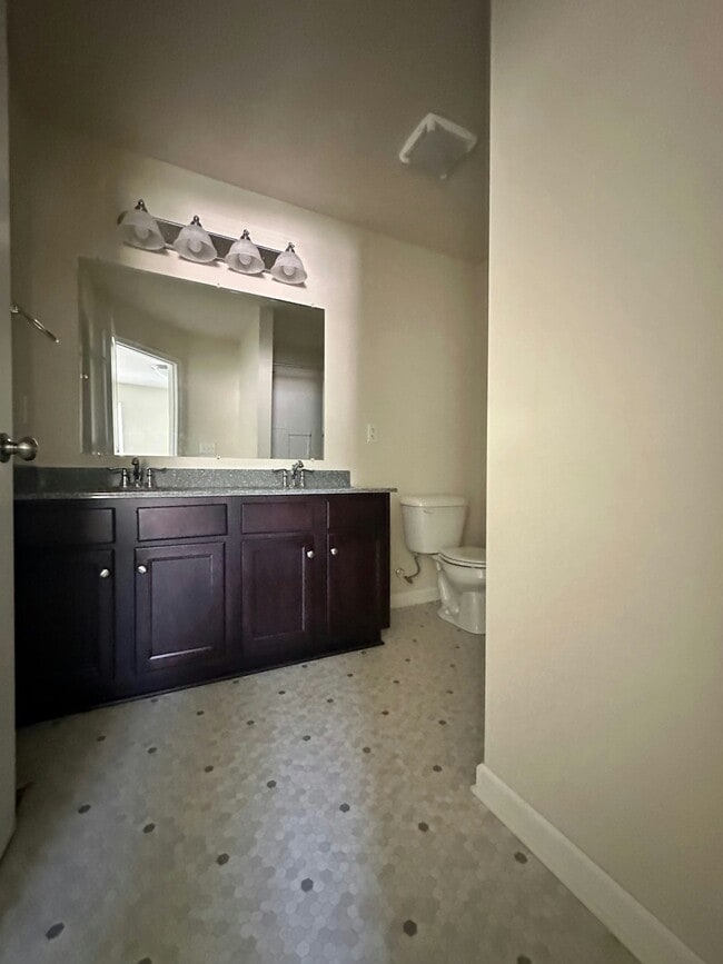 Building Photo - 123 High Pointe Dr
