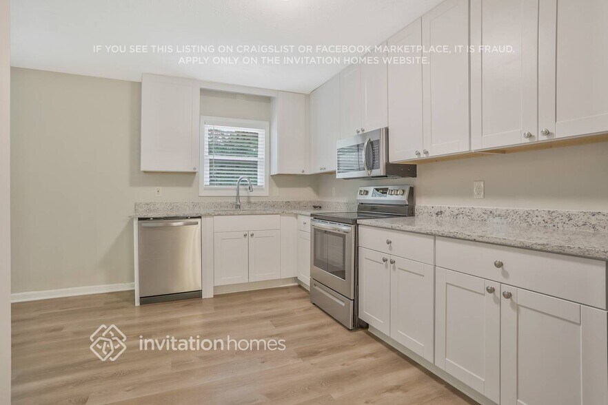 Building Photo - 4812 Hemlock Dr SE