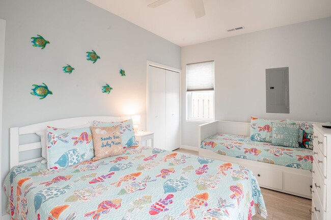 Building Photo - PET FRIENDLY SEASONAL RENTAL WITH OCEAN VIEW