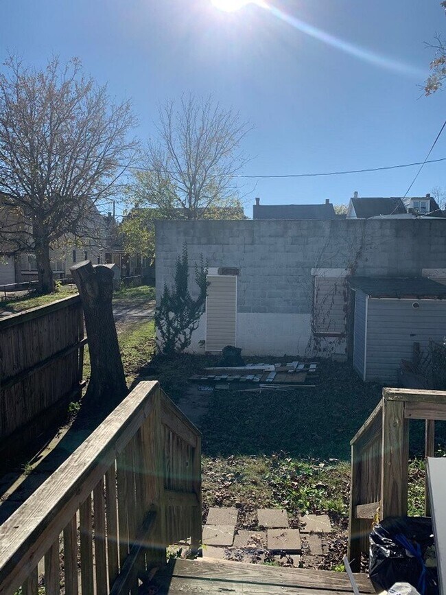 Building Photo - 129-131 Elm Street/Garages