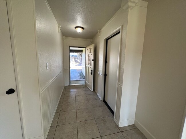 Building Photo - Newly updated 3-bedroom Single Story in th...