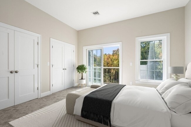 Building Photo - 242 Main St