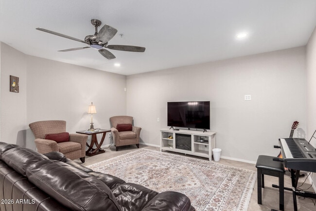 Building Photo - 9696 E Sheena Dr