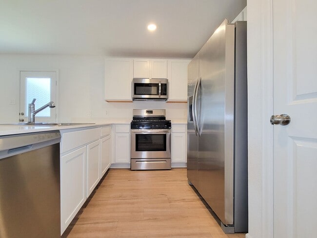 Building Photo - This single-story home has a comfortable layout with three bedrooms and a living area all on one ...