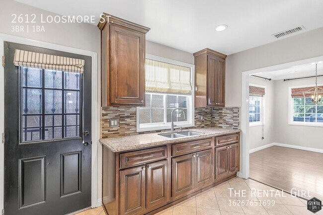 Building Photo - Spacious 3 Bedroom Single Family Home | Fu...