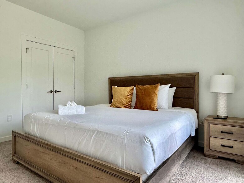 Building Photo - 525 Parkway Dr NE