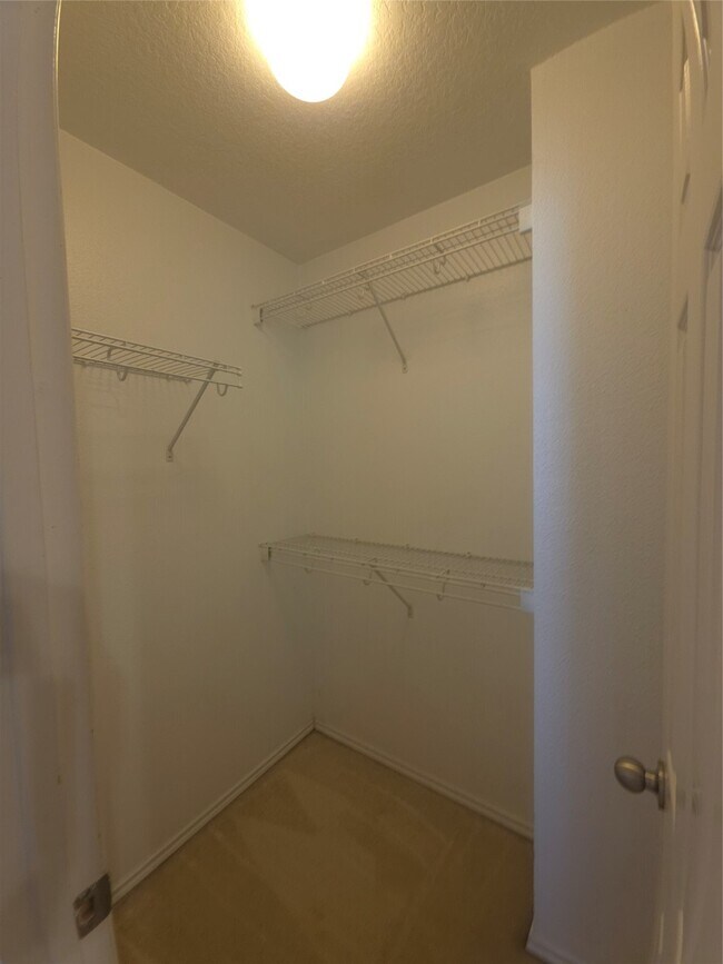 Building Photo - 3027 Providence Oak St