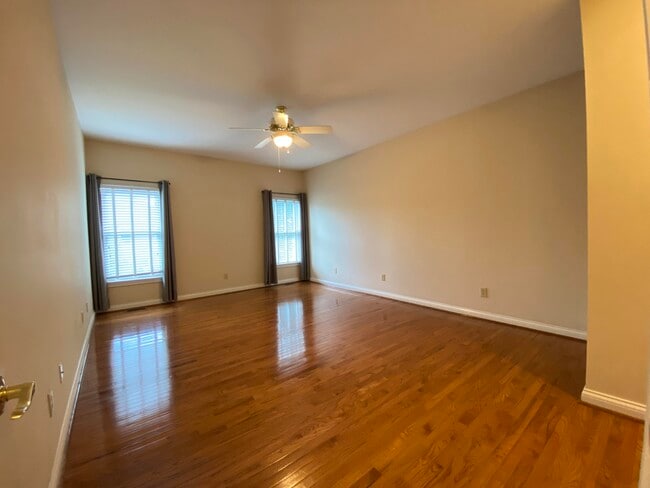 Building Photo - 4224 Evergreen Dr