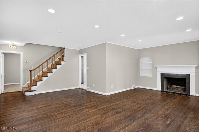 Building Photo - 2520 Laurelhurst Rd