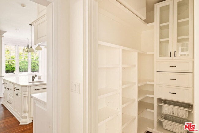 Building Photo - 765 N Almar Ave