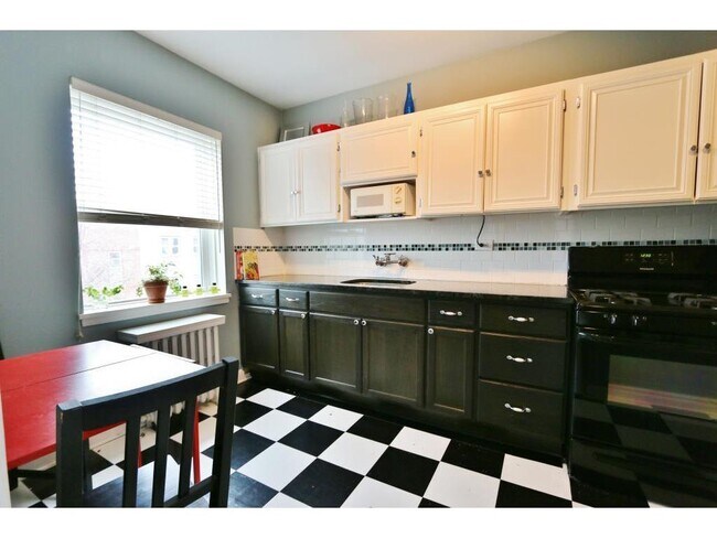 Building Photo - 3124 W Bde Maka Ska Blvd