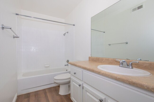 Building Photo - Stop by today at the 1 bed / 1 bath of you...