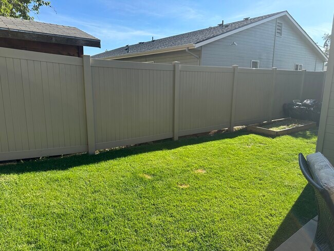 Side Yard - 401 S 82nd Ave