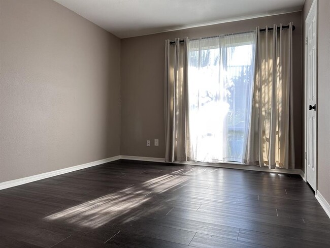 Building Photo - 20 Lakeview Village