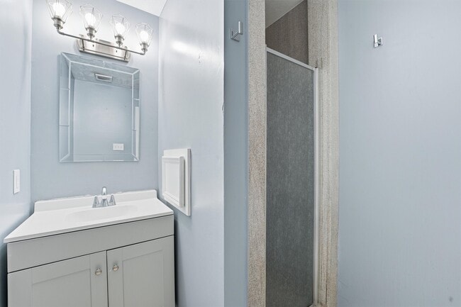 Building Photo - 18385 Ten Oaks Ct