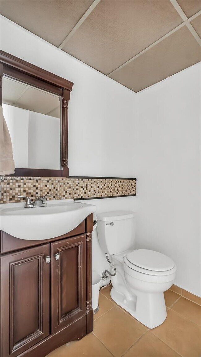 Building Photo - 703 Brittany Park