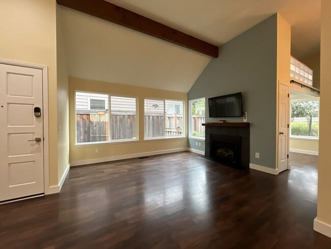 Building Photo - Stunning Lake Oswego Home with Outdoor Retreat, Vaulted Ceilings & Walk-In Closet