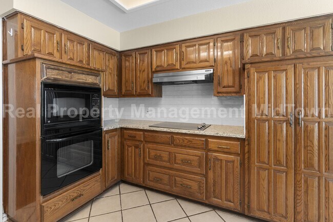 Building Photo - Charming Arlington Home with Spacious Livi...