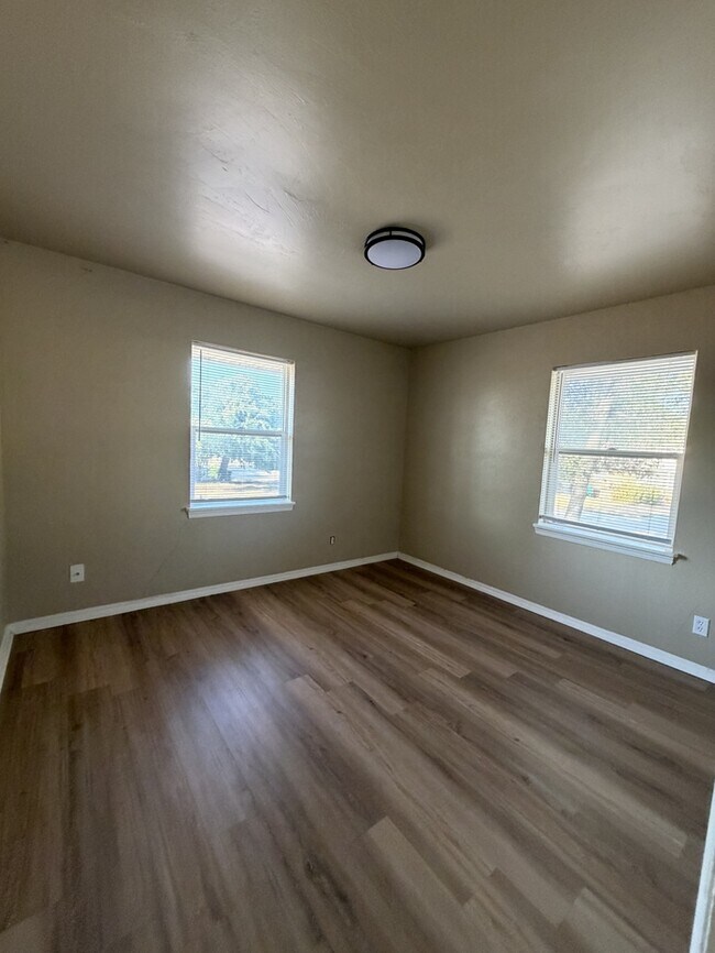 Building Photo - 3200 Lyon Blvd