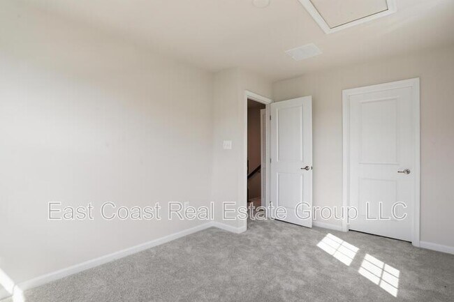 Building Photo - 105 Dripping Spring Dr