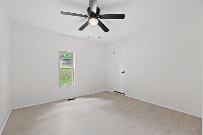 Building Photo - 2217 Cityview Ave