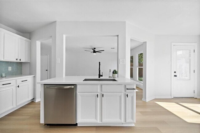 Building Photo - 22823 Tara Way Dr