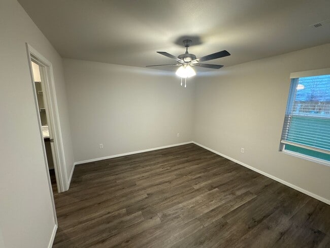 Building Photo - *Pre-leasing* NEWER Four Bedroom | Two Bath in Springdale!