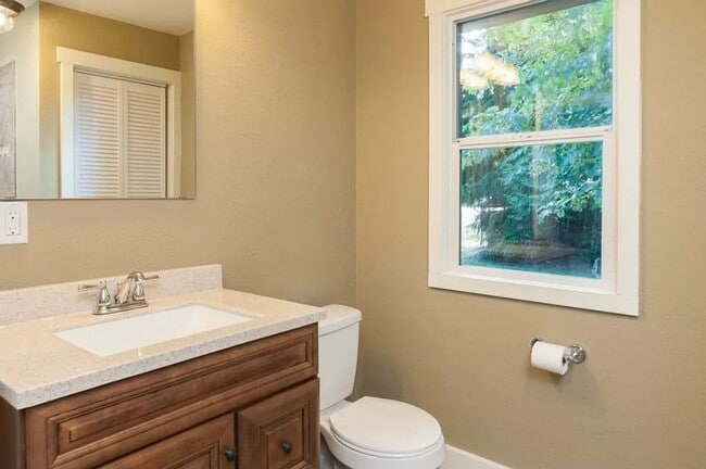 Building Photo - 3 BED 1 BATH SINGLE FAMILY FOR RENT