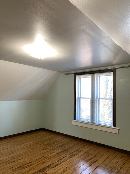 West bedroom 2nd floor - 2454 N Pierce St