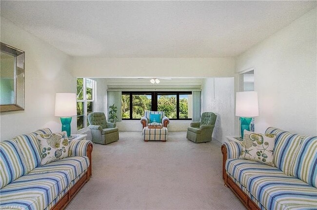 Building Photo - 955 Palm View Dr