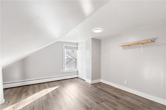 Building Photo - 41 Oak St