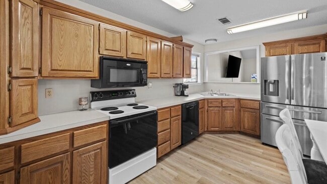 Building Photo - 1017 S Hills Dr