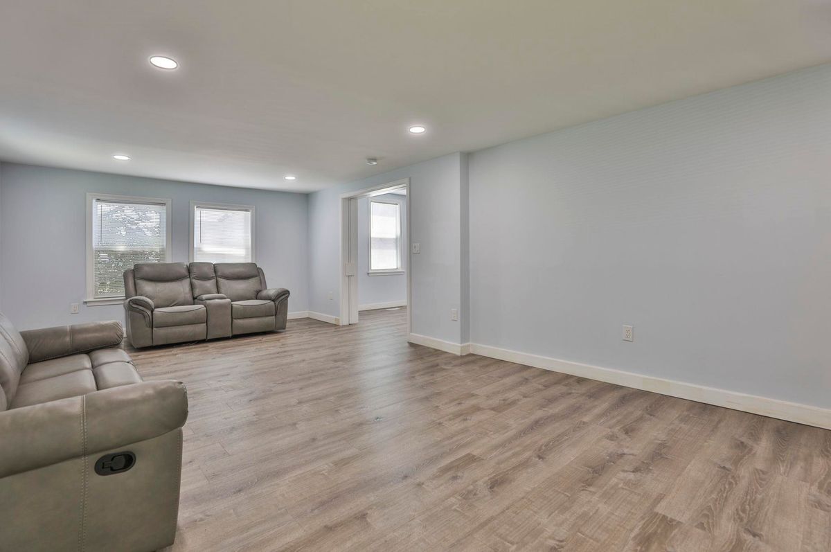 Building Photo - 151 Tolles St