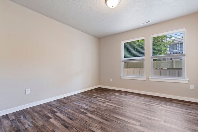 Building Photo - Can't miss Luxury New Townhome in West Bench!