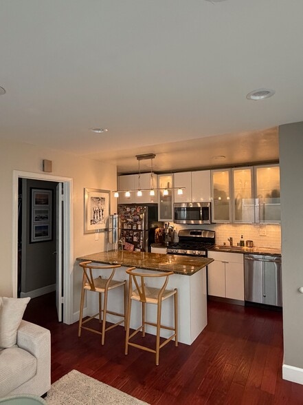 Building Photo - 209 38th Pl