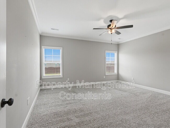 Building Photo - 14735 Commonwealth Dr