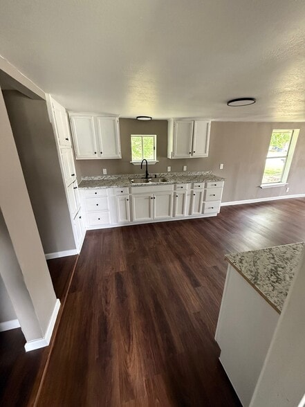 Building Photo - 209 N Rangeline St