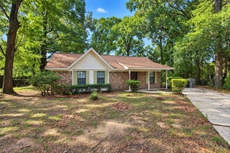 Building Photo - Northeast Pensacola 3BR Cul-de-Sac Home Near Olive Rd with No Carpet, Jack-and-Jill Bath & Large ...