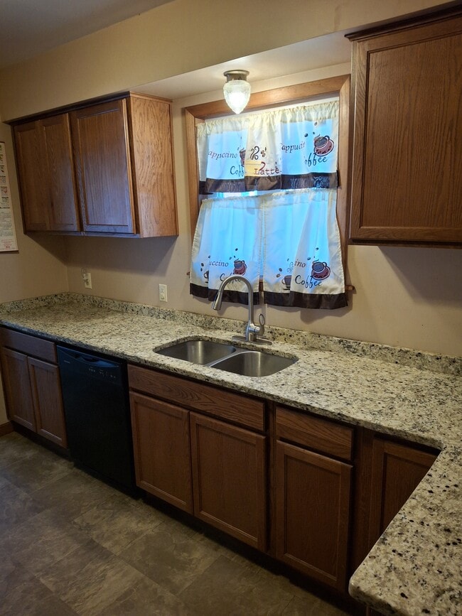 Building Photo - 46 Pine