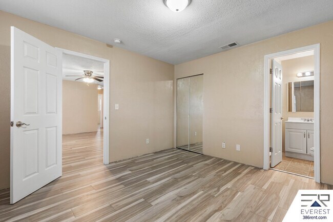 Building Photo - 1706 Western Rd