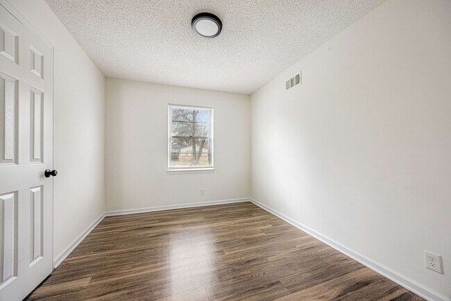 Building Photo - 5450 Loch Lomond Rd