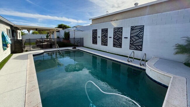 Building Photo - 1504 Dorothy Dr