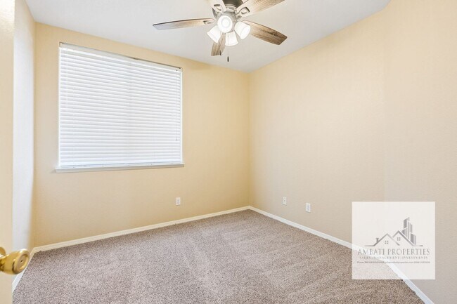 Building Photo - 3 Bed 2 Bath in Clovis Unified School District!