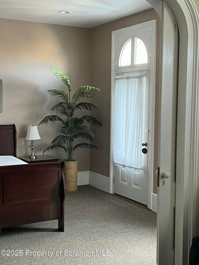 Building Photo - 18 E Tioga St