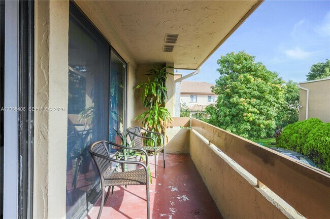Building Photo - 8390 N Missionwood Cir