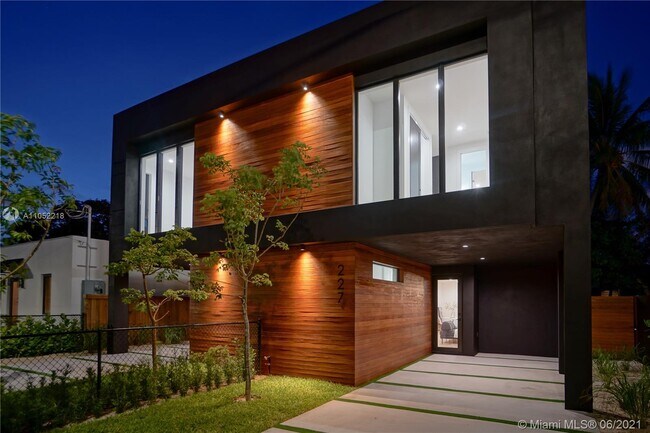 Building Photo - 227 NW 39th St